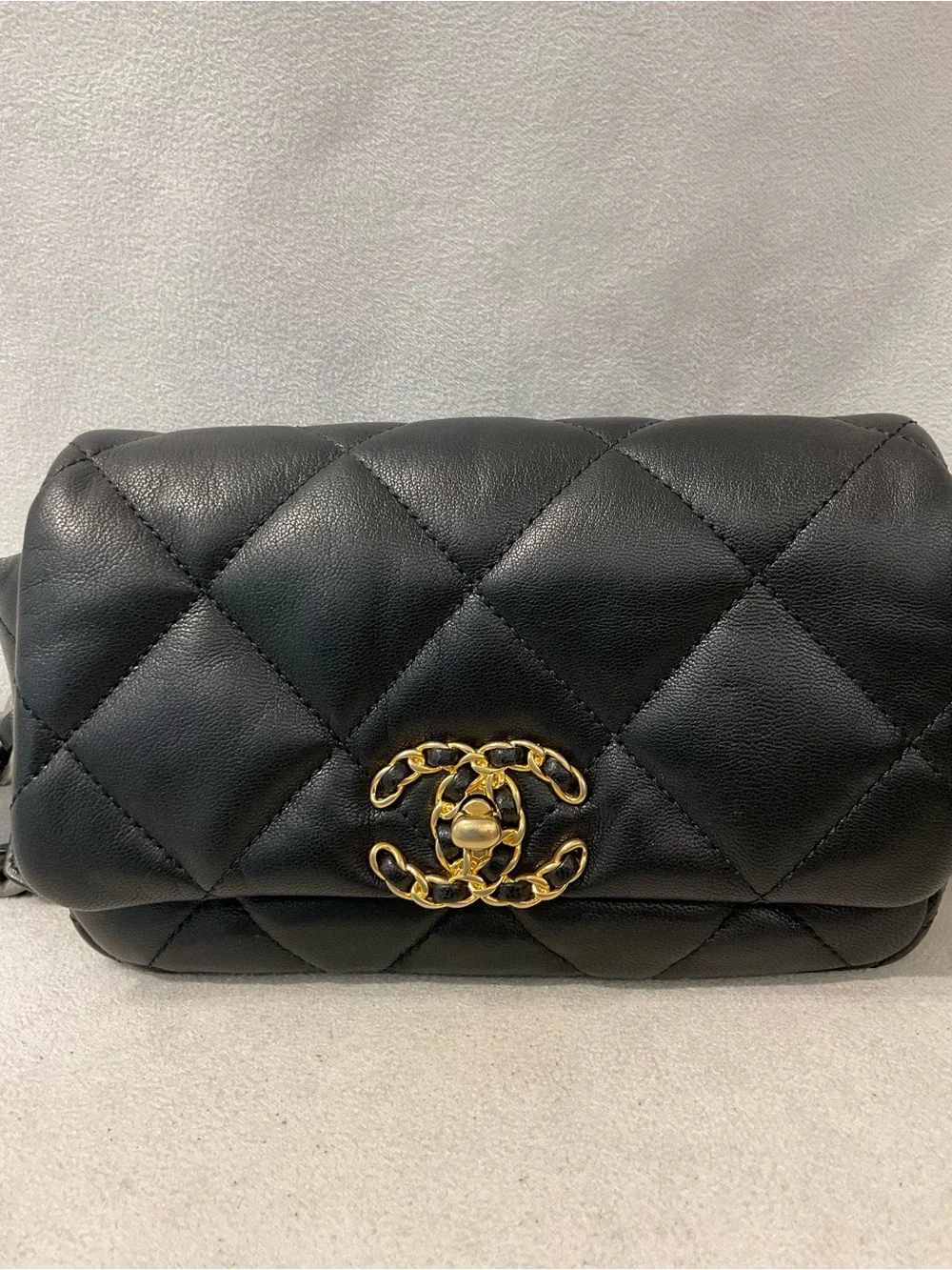 CHANEL 19 waist